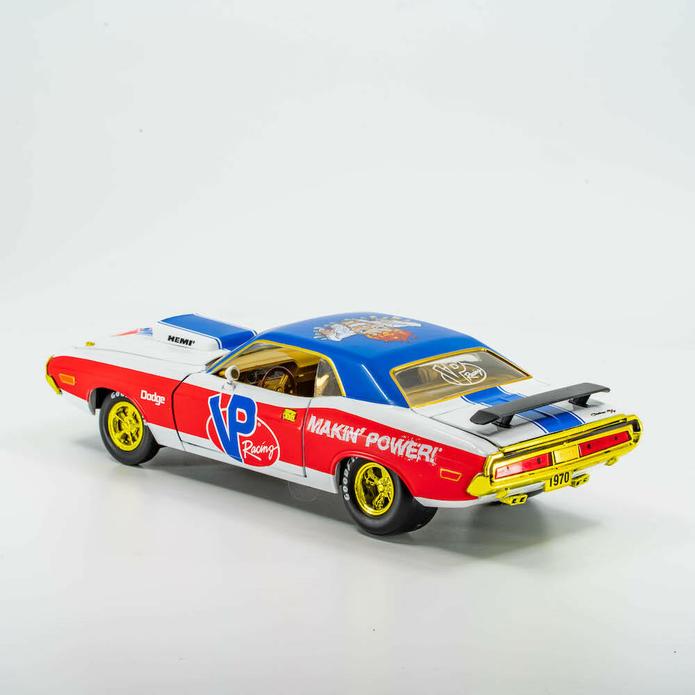 VP Racing 1970 Dodge Challenger Diecast— R/T HEMI 1:24 Scale-10